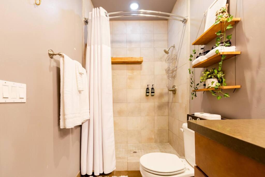 Holiday home Single Level 2br W Free Parking Near Downtown Tucson